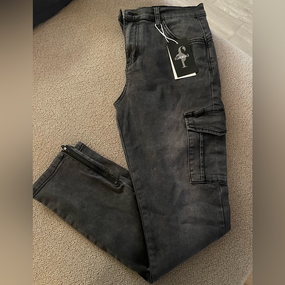 Flamingals cargo stretch pants in black wash. New with tags size large - Picture 3 of 3